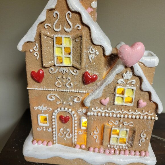 Valentines day gingerbread house - Picture 2 of 6